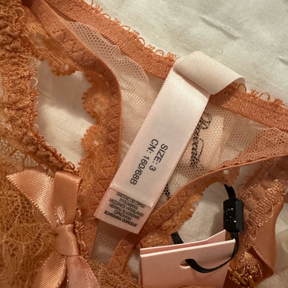 Agent Provocateur Aliza Bra, Suspender & Thong - Picture 11 of 12